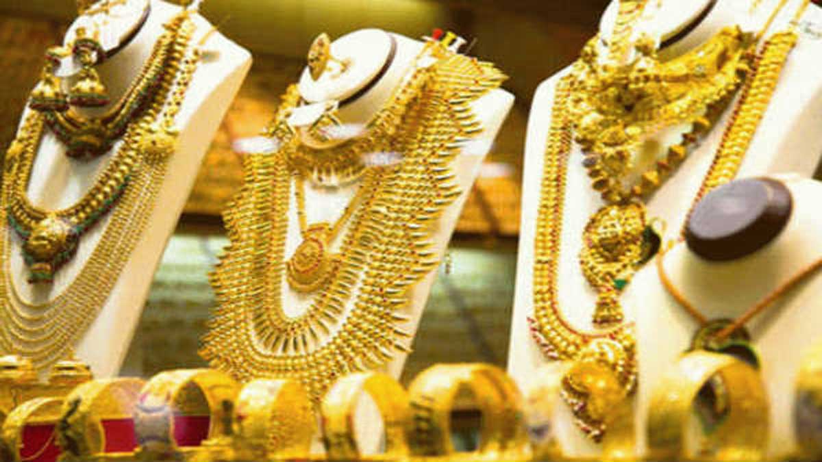 Gold Rate: స్మాల్ బ్రేక్ తీసుకున్న గోల్డ్.. ఏపీ, తెలంగాణలో కొనే ముందు రేట్లు పరిశీలించండి..