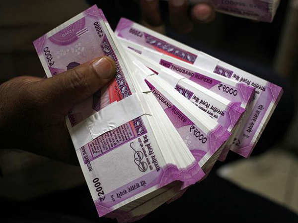 మీ దగ్గర మిగులు సొమ్ము ఉందా? అయితే అప్పులు ఇచ్చేయండి మరి..