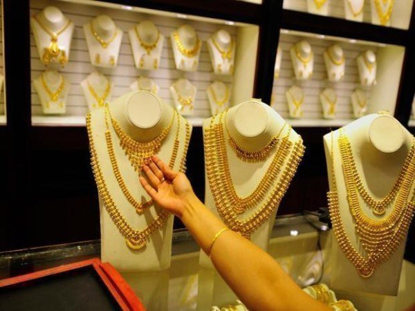 1800 డాలర్ల కంటే దిగువకు బంగారం